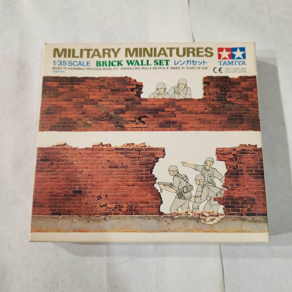 Brick wall set plastic model kit
